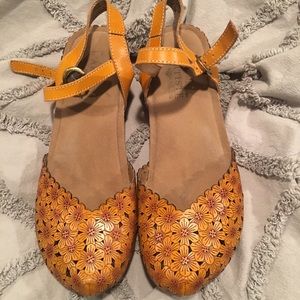 Flower clogs 🌼🌼🌼